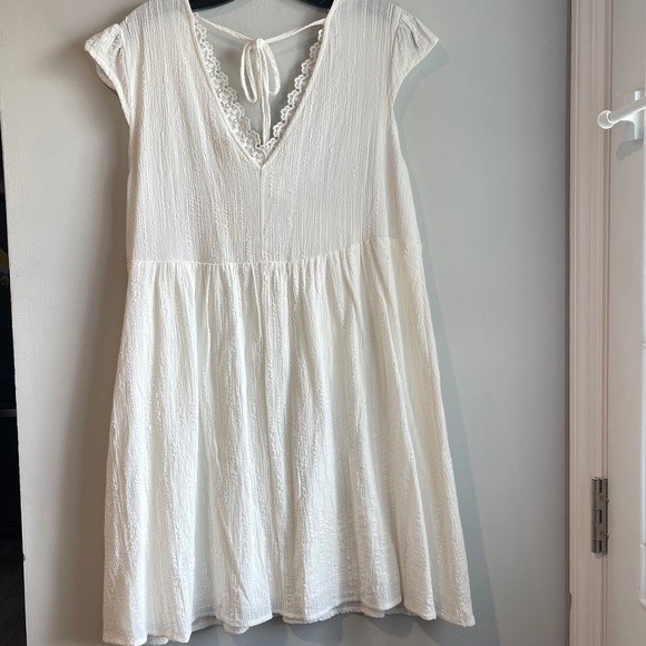 Hem & Thread White Babydoll Dress with Lace Trim Detail - Size Large - NWT - Picture 2 of 6
